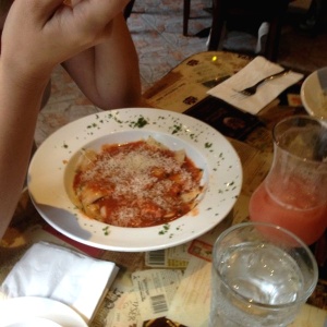 Ravioli ricotta al pomodoro