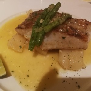 Corvina al mojo con yuca