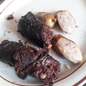 PICADA DE CHORIZO Y MORCILLA