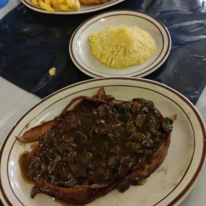 FILETE MIGNON (FILETE CON SALSA DE HONGOS)