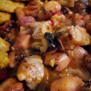 Pulpo al ajillo con Patacones