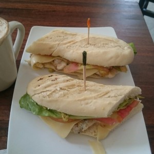 Sandwich de pollo e italiano