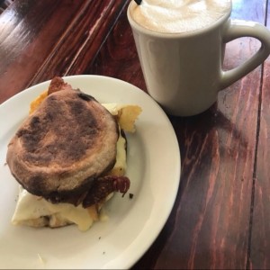 Desayuno casco ( el pan me gusta bien tostado)