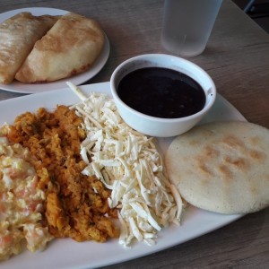 Desayuno oriental y empanadas