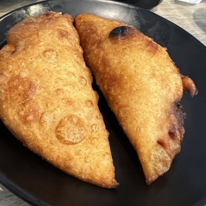 Empanada de mechada (ropa vieja)