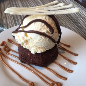 brownie con helado