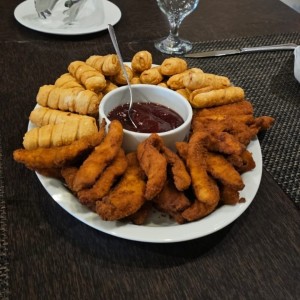 Dedos de Queso y Pollo Frito