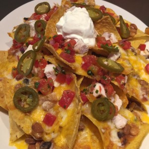 Nachos con extra de pollo + cordero 