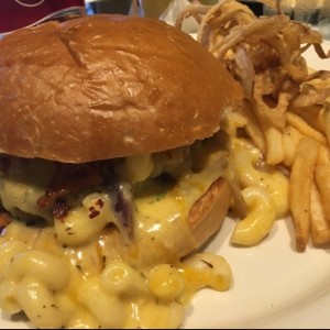 mac and cheese burguer