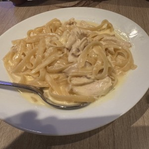 Pastas Especialidades - Fettucine Pollo Alfredo