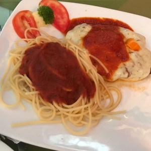 Chuleta alla Parmigiana con Spaghetti en Salsa de Tomate 