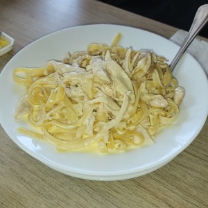 Pastas Especialidades - Fettucine Pollo Alfredo