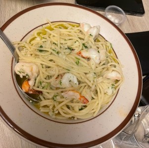 Pasta al oleo con camarones