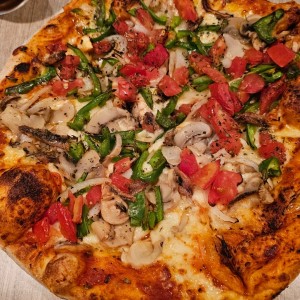 pizza vegetariana con anchoas