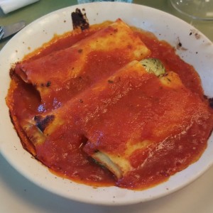 Canelones al pomodoro con espinaca y queso