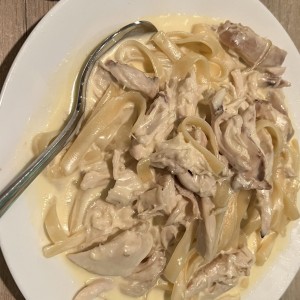 Pastas Especialidades - Fettucine Pollo Alfredo