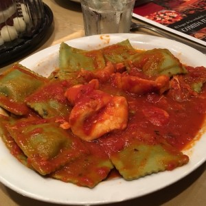 Raviolli de espicana pomodoro con pollo