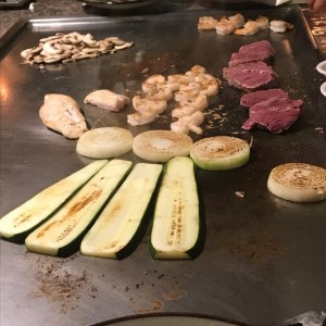 Hibachi de Camarones y filet migno