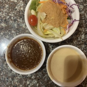 Salsas y ensalada 