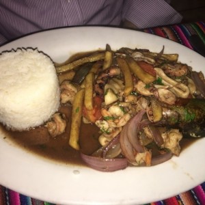 Mariscos saltados