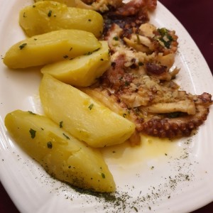 Pulpo al Ajillo