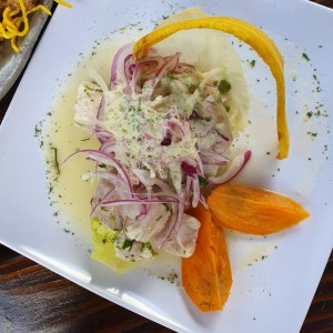 Ceviche de corvina en leche de Tigre