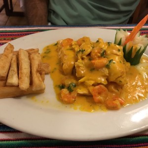 corvina rellena con camarones