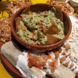 Plato Variado con centro de Guacamole