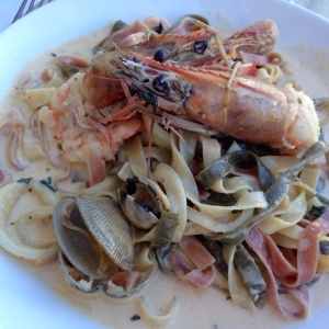 Fettuccine tricolor con mariscos