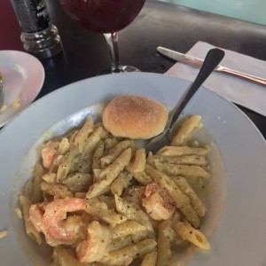 Pasta Penne en salsa blanca con camarones