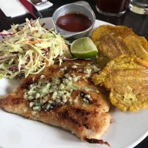 pescado a la plancha con salsa al ajillo