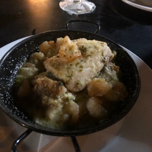 Robalo con Langostinos y Pure gratinado