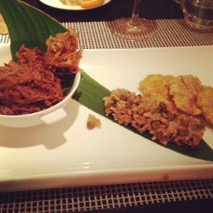 Tasajo, arroz con guandu y patacones