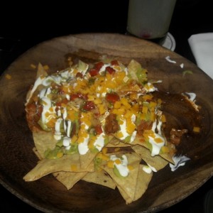 Nachos con trocitos de carne