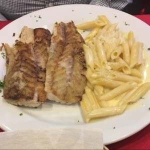 corvina con pasta en salsa blanca