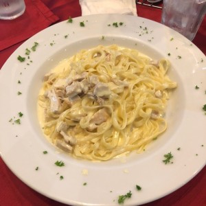 Pasta Alfredo con Pollo