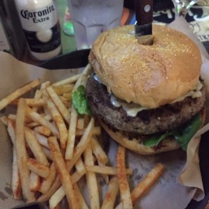 Angus Burger.  Sabado en la noche para cumplir un antojo