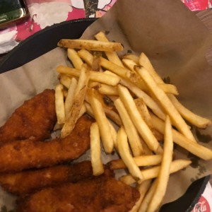 nuggets y papas fritas