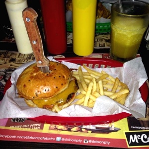 American burguer y smoothie de maracuya