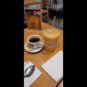 café americano y jugo