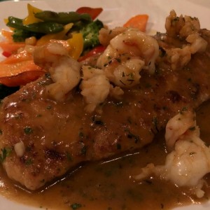 corvina en salsa de hierbas con langostinos