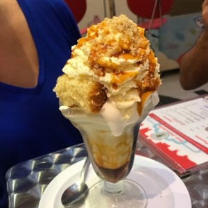 no me olvides de helado de vainilla con malva y caramelo 