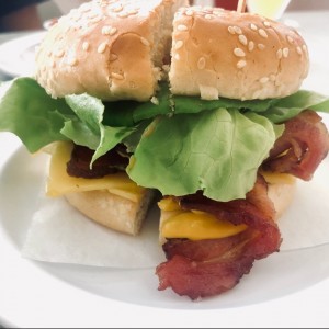 Hamburguesa con Queso y Tocino