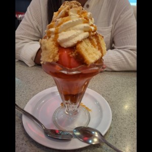Postres - No me Olvides Helado Cereza con Caramelo