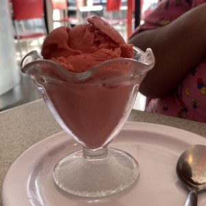 Copa de helado de cereza