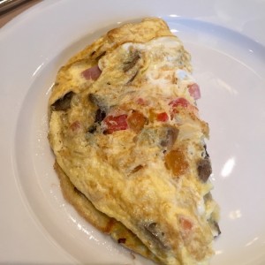 omelette con jamon, queso, etc.