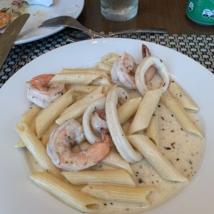 pasta de langostinos y calamares 