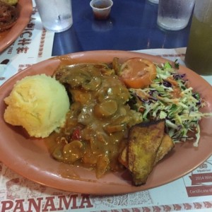 Pollo en salsa de hongos