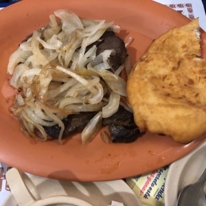 Bistec Encebollado