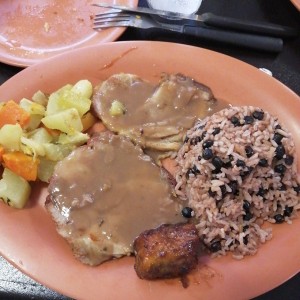 Pernil con arroz y guandu